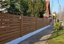 Milyen előnnyel jár a műanyagból készült fa hatású kerítés használata?