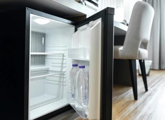 A minibár elhelyezésének titkai a hotelszobákban
