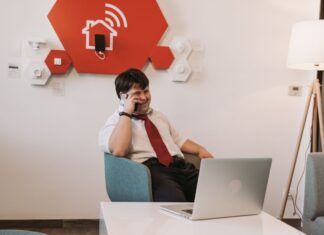 Wi-Fi holtterek az otthonban: mikor elég egy jelerősítő, és mikor kell más megoldás?